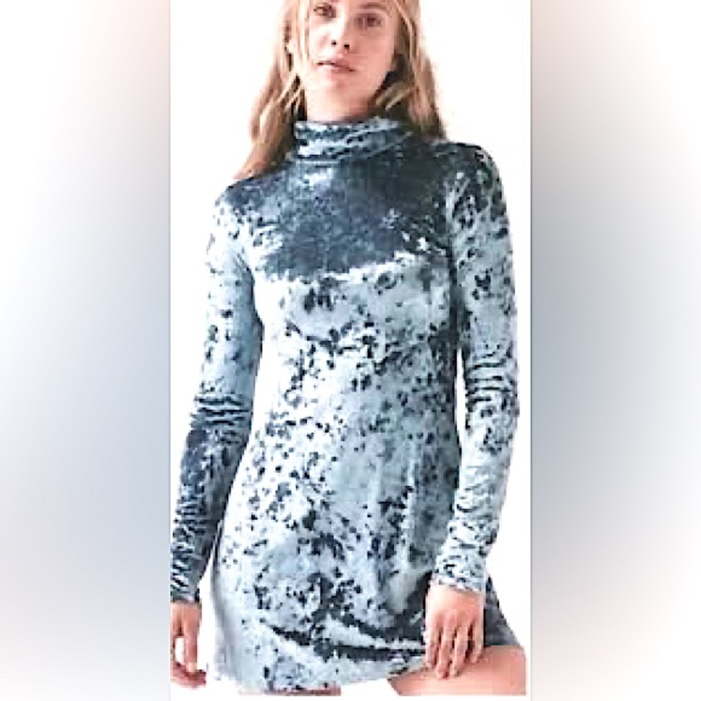 Kimchi Blue Julie Blue Velvet Turtleneck Midi Dress small S